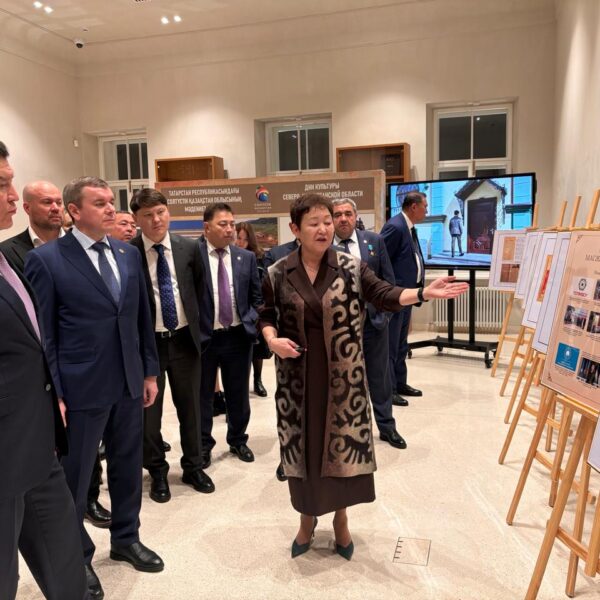 В рамках Дней культуры Северо-Казахстанской области в Республики Татарстан, в Казанском Кремле прошла выставка посвящённая Магжану Жумабаю